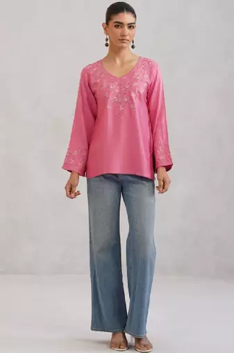 Women floral pink ethnic motifs embroidered thread work sleeveless kurta