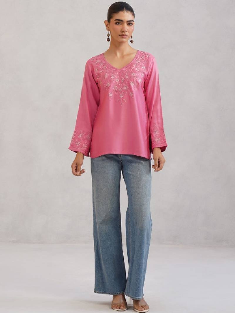 Women floral pink ethnic motifs embroidered thread work sleeveless kurta
