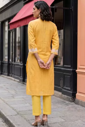 Women embellished thread work kurta