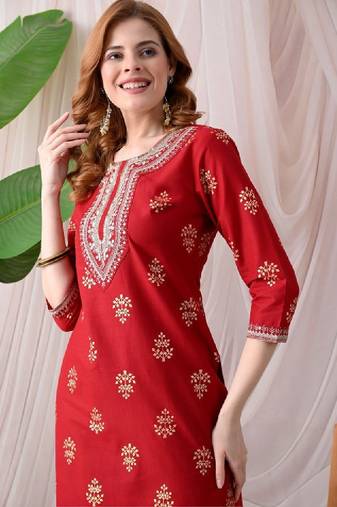 Women ethnic motifs printed thread work kurta