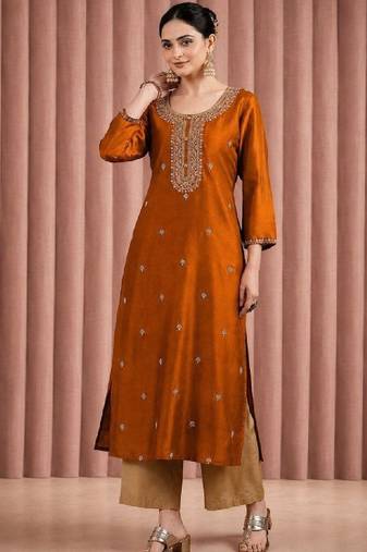 Women ethnic motifs embroidered thread work kurta