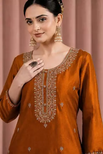 Women ethnic motifs embroidered thread work kurta