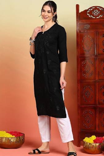 Women embroidered chikankari liva blend kurta