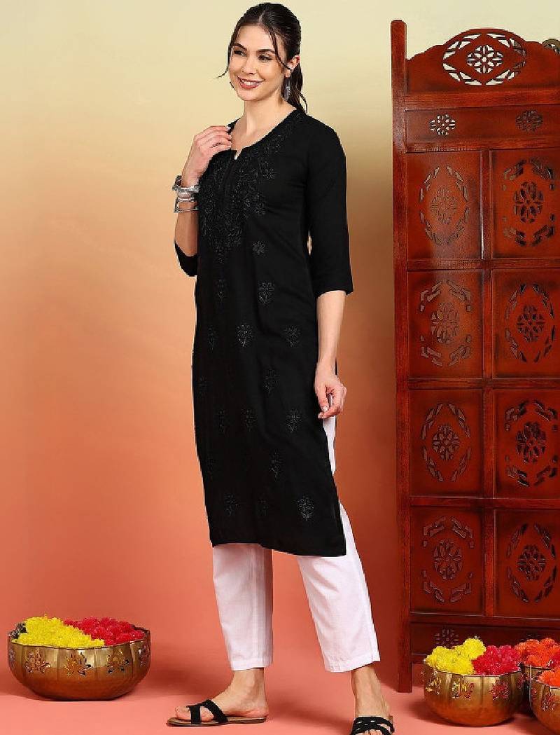 Women embroidered chikankari liva blend kurta