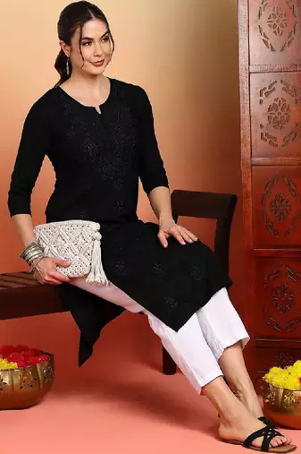 Women embroidered chikankari liva blend kurta