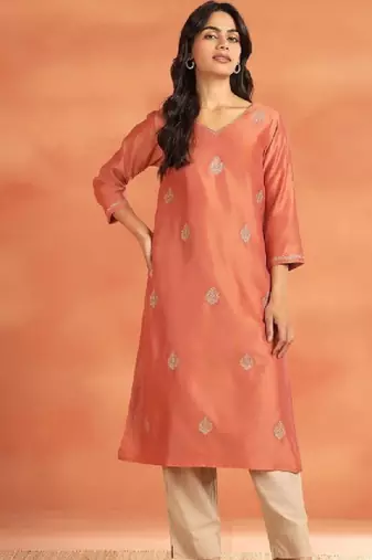Women embellished thread work kurta