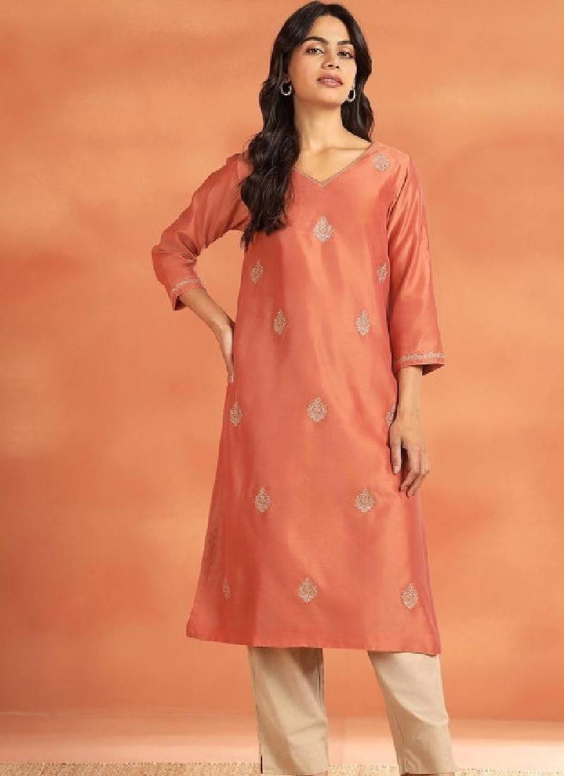 Women embellished thread work kurta