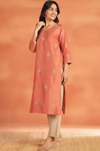 Women embellished thread work kurta