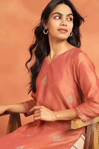 Women embellished thread work kurta