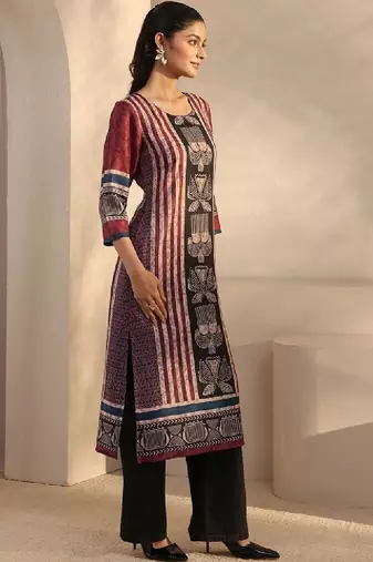 Women maroon striped printed straight kurta