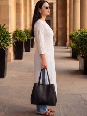 Women embroidered thread work kurta 2
