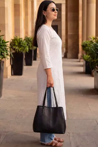 Women embroidered thread work kurta