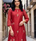 Women embellished kurta