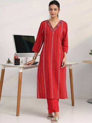 Women printed thread work kurta 1