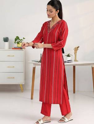 Women printed thread work kurta 2