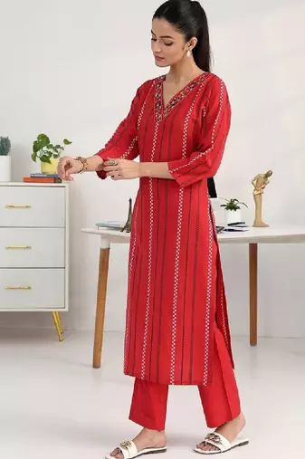 Women printed thread work kurta