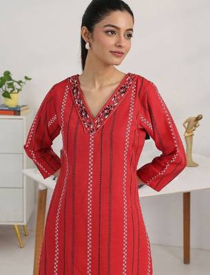 Women printed thread work kurta 3