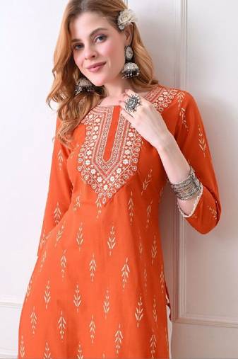 Women ethnic motifs embroidered thread work kurta