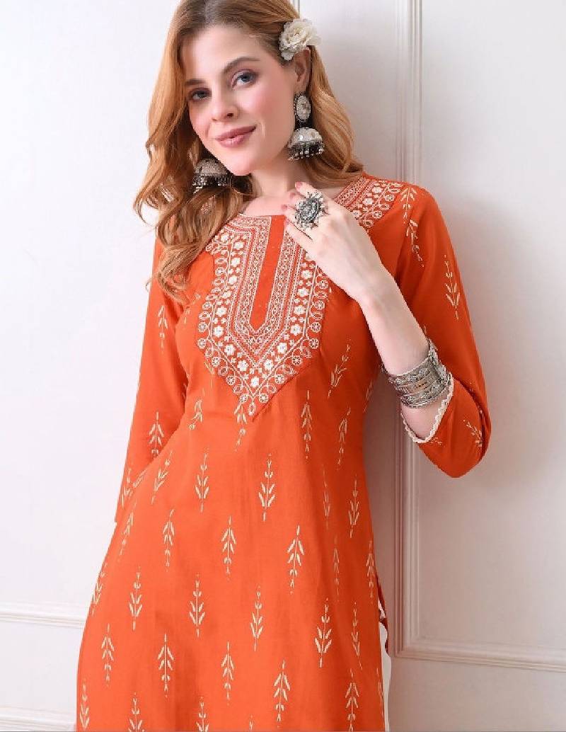 Women ethnic motifs embroidered thread work kurta