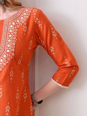 Women ethnic motifs embroidered thread work kurta 3