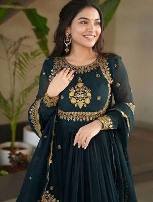 Women embellished georgette anarkali kurta 2