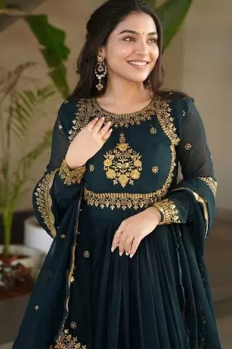 Women embellished georgette anarkali kurta