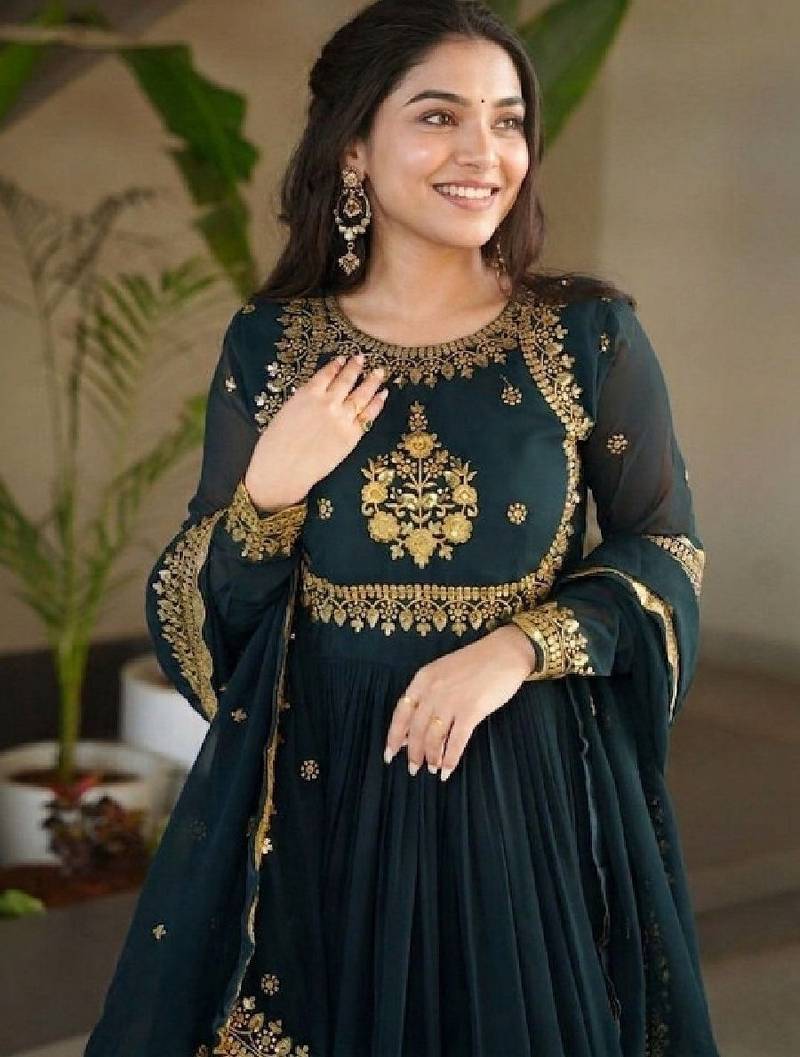 Women embellished georgette anarkali kurta