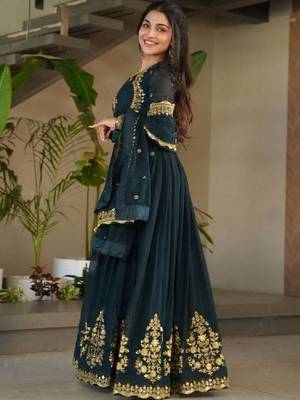 Women embellished georgette anarkali kurta 3