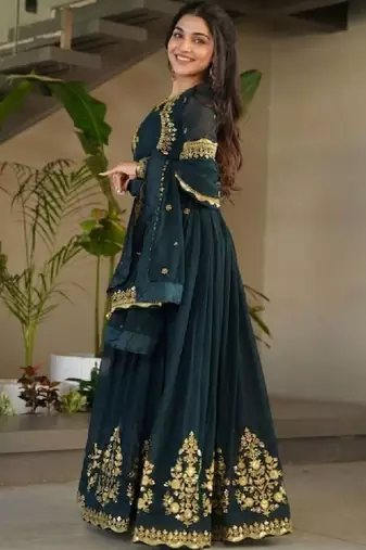 Women embellished georgette anarkali kurta