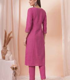 Women ethnic motifs embroidered thread work kurta