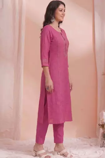 Women ethnic motifs embroidered thread work kurta