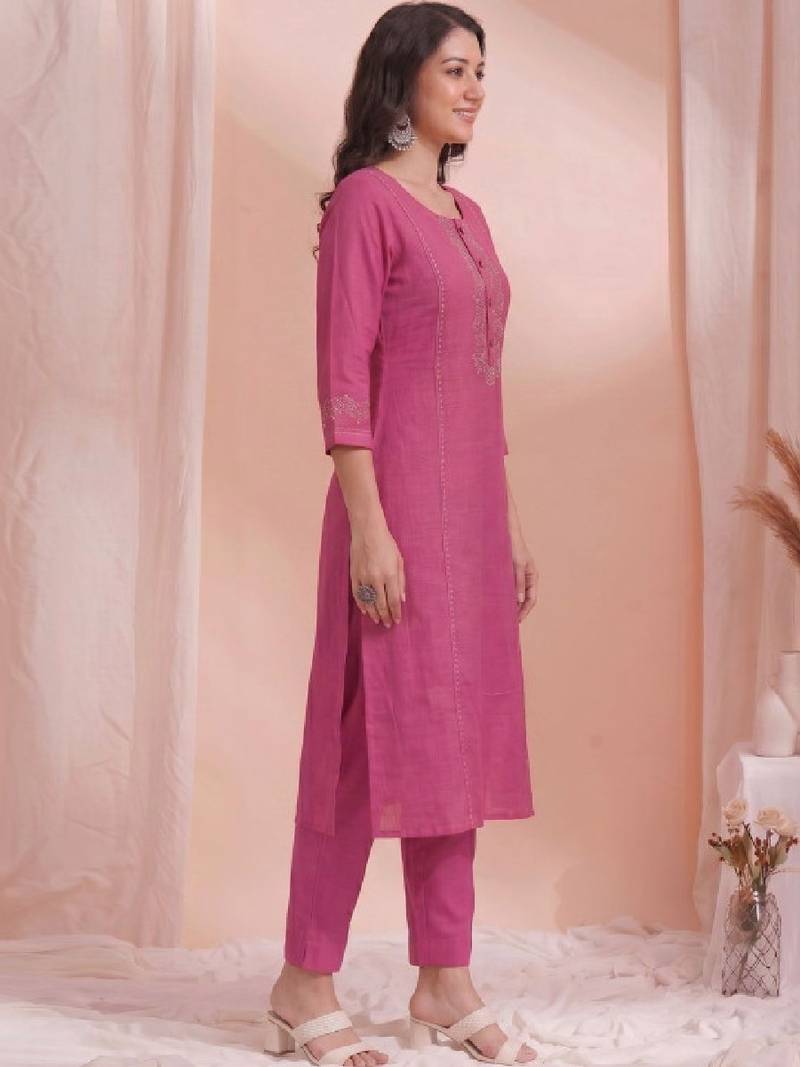 Women ethnic motifs embroidered thread work kurta