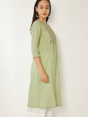 Women floral embroidered thread work floral kurta 1