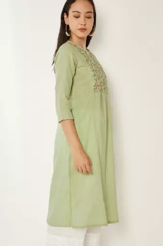Women floral embroidered thread work floral kurta