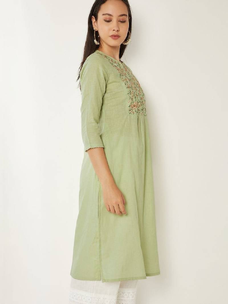 Women floral embroidered thread work floral kurta