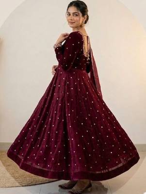 Women embellished grandeur & majestic artwork anarkali kurta 1