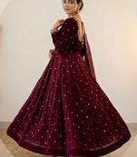 Women embellished grandeur & majestic artwork anarkali kurta