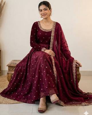 Women embellished grandeur & majestic artwork anarkali kurta 2