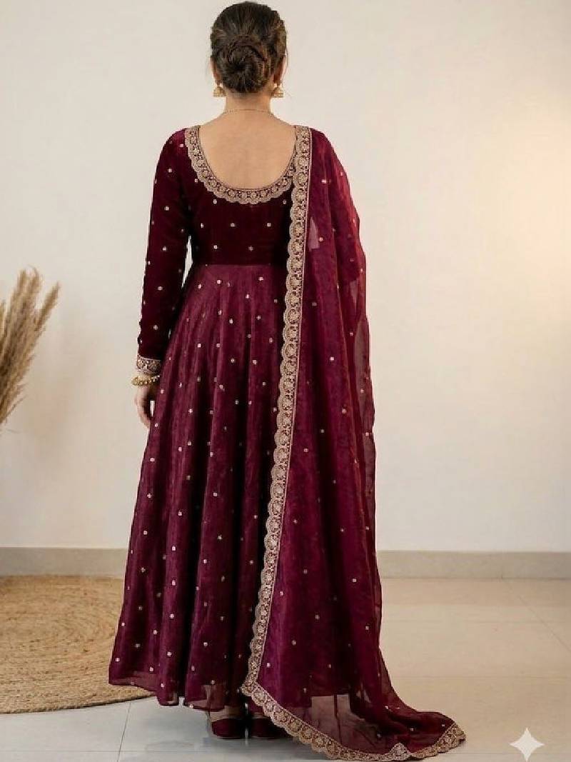Women embellished grandeur & majestic artwork anarkali kurta