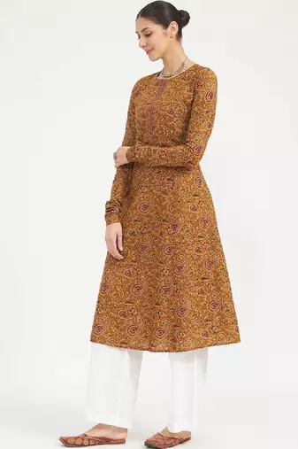 Women paisley printed thread work kurta
