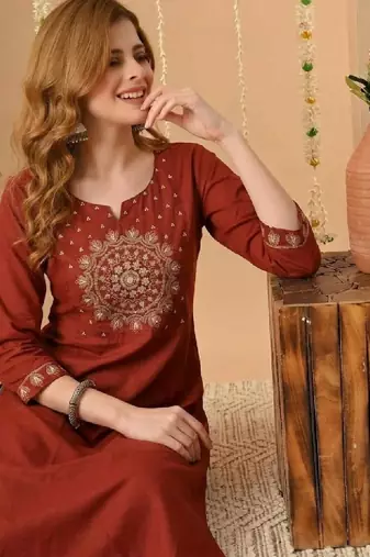 Women embellished thread work kurta