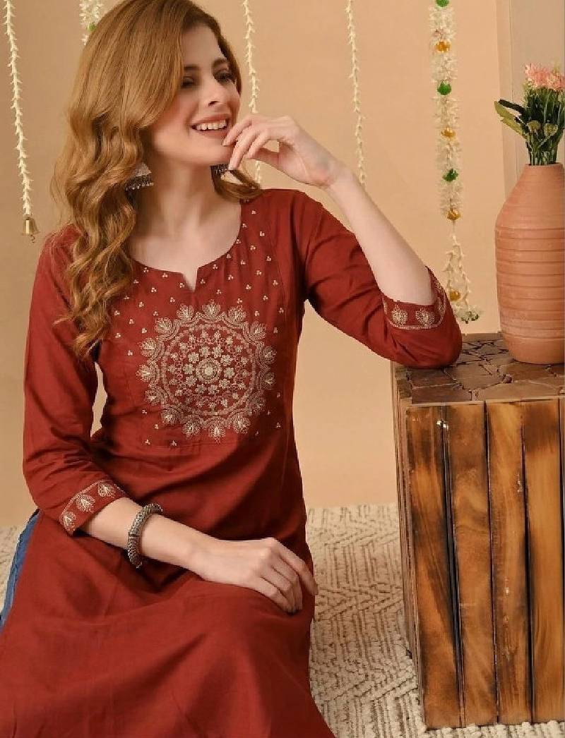 Women embellished thread work kurta