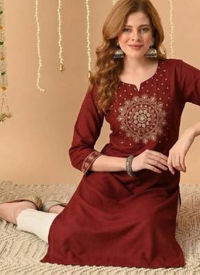 Women embellished thread work kurta 3