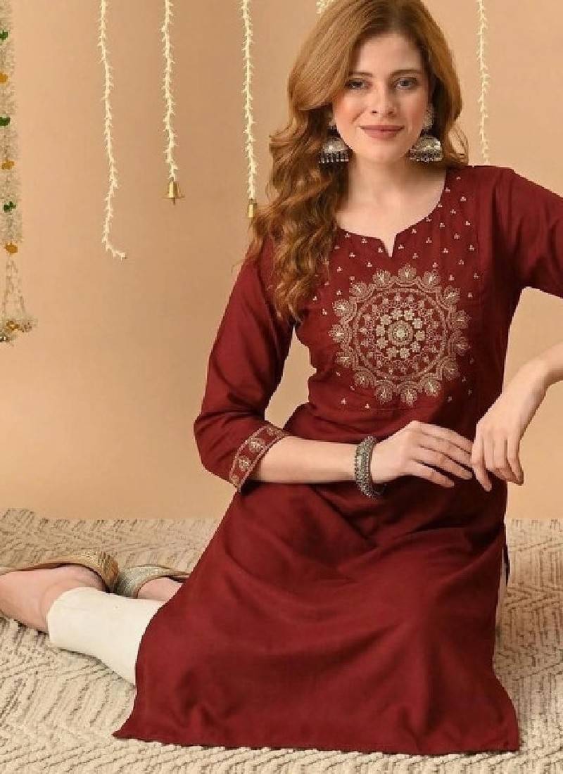 Women embellished thread work kurta