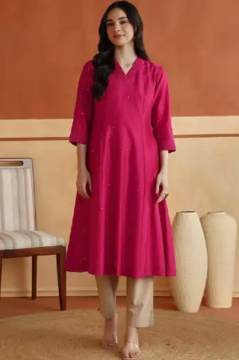 Women embellished sequinned kurta