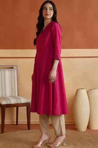 Women embellished sequinned kurta