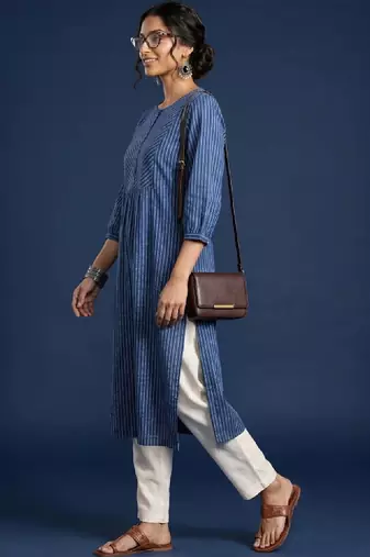 Women striped dobby kurta