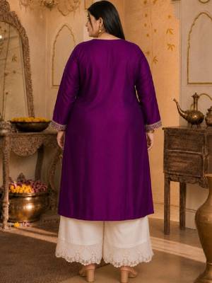 Women embellished thread work kurta 2