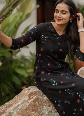 Women floral printed kurta 3