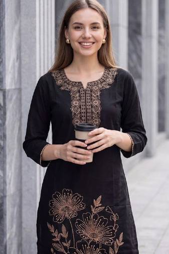 Women floral embroidered thread work kurta